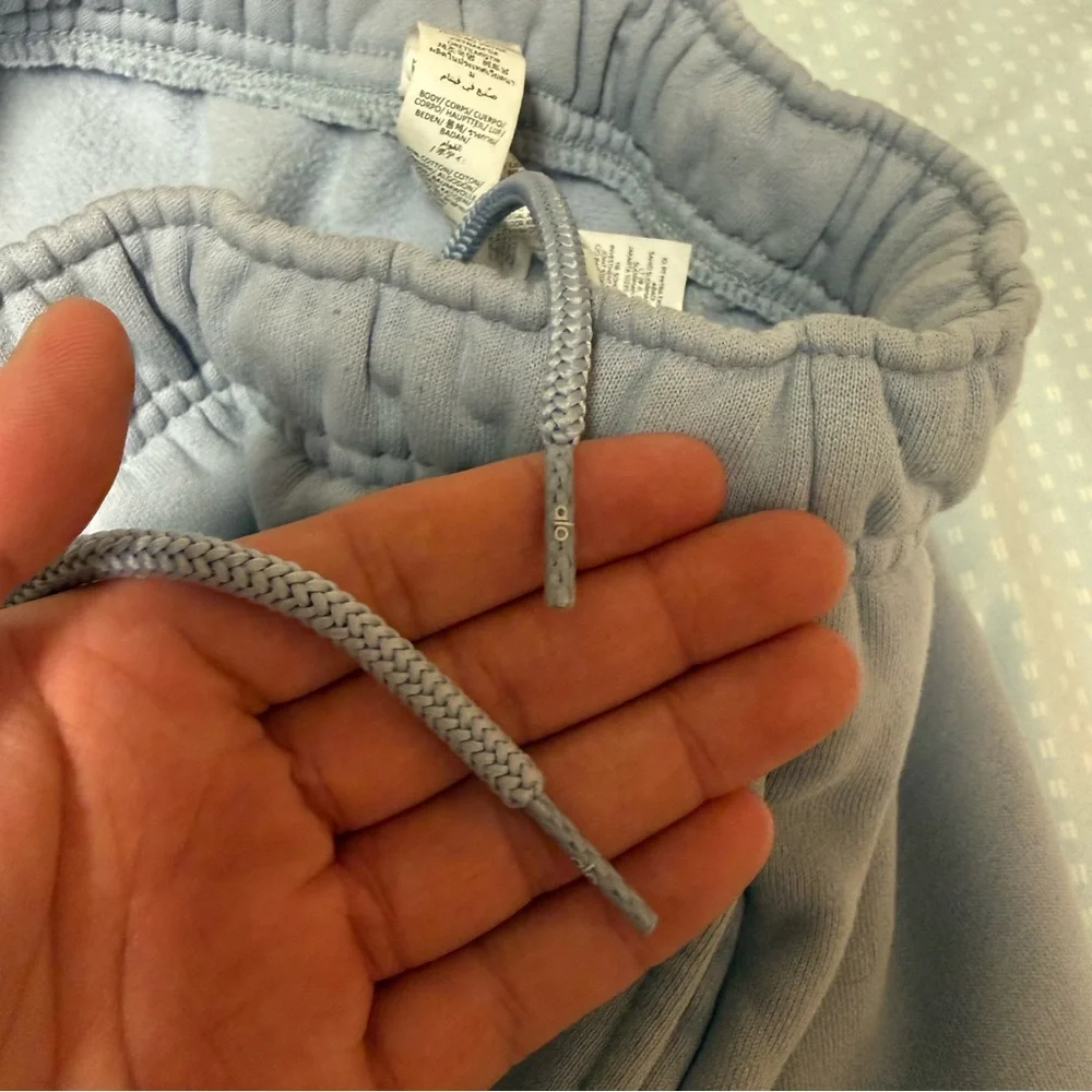 ALO Yoga Size Medium Wide Leg Accolade Sweatpants in Winter Frost Preppy Casual - Picture 7 of 8
